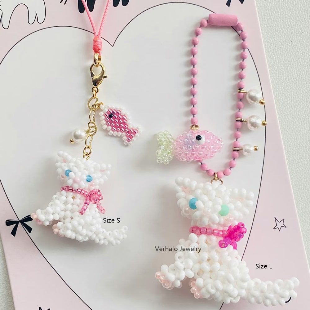 Two white cat charms with pink bows on a pink heart-shaped background丨Verhal Custom Jewelry