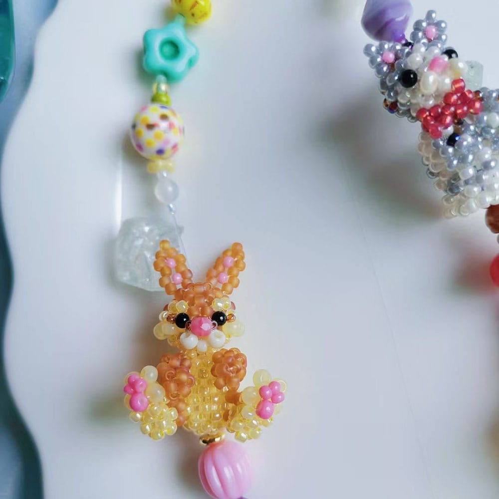 Colorful beaded bag charm with a bunny design on a white background 丨Verhalo Custom Jewelry