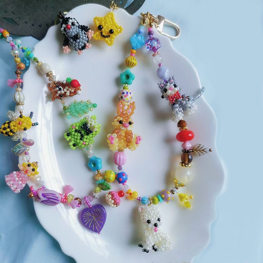 Colorful beaded pet family bag charm on a white plate with a light blue background 丨Verhalo Custom Jewelry